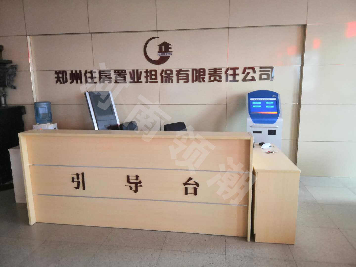 我公司為鄭州房地產(chǎn)擔(dān)保公司安裝排隊系統(tǒng)