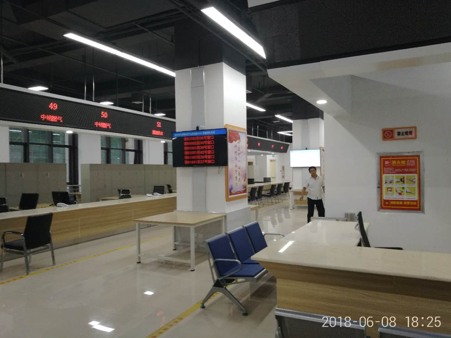 我公司為經(jīng)開區(qū)行政服務(wù)大廳安裝智能排隊(duì)系統(tǒng)